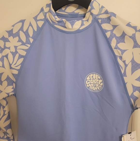NWT Rip Curl Blue Floral Rash Guard - Picture 3 of 5